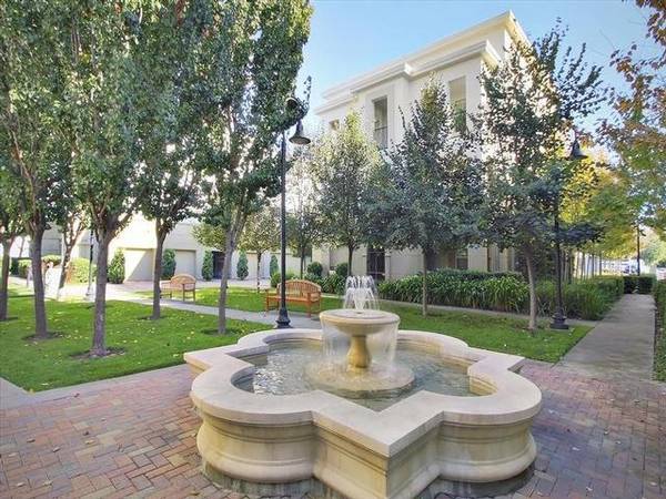 Apartments on W San Carlos St. · San Jose photo 2