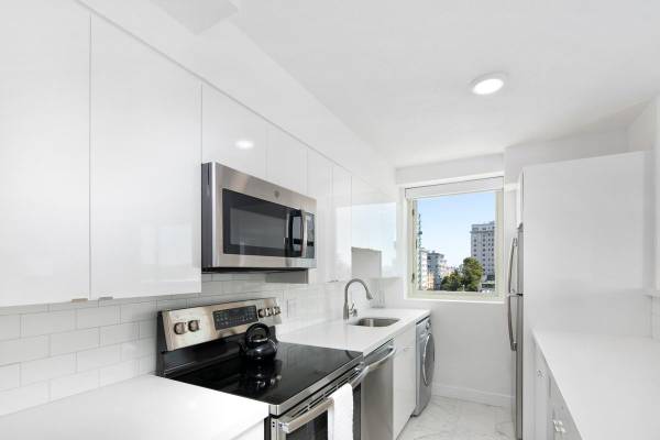 1000 Chestnut Street Apartments photo 3