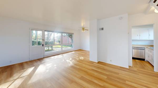 2BR/1BA Townhouse on Vidal Drive · San Francisco