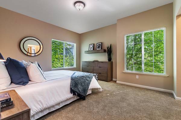 Apartments on Vineyard Creek Drive · Fulton