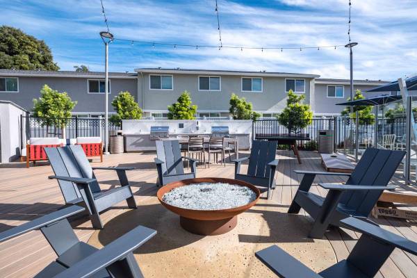 4BR/3BA Townhouse on Mosley Ave · Alameda
