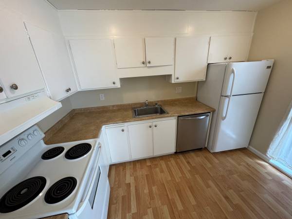 2BR/1BA Apartment · Oakland photo 4