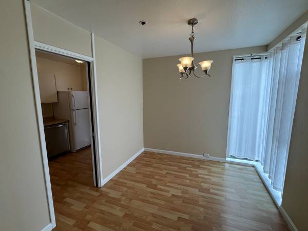 2BR/1BA Apartment · Oakland photo 5