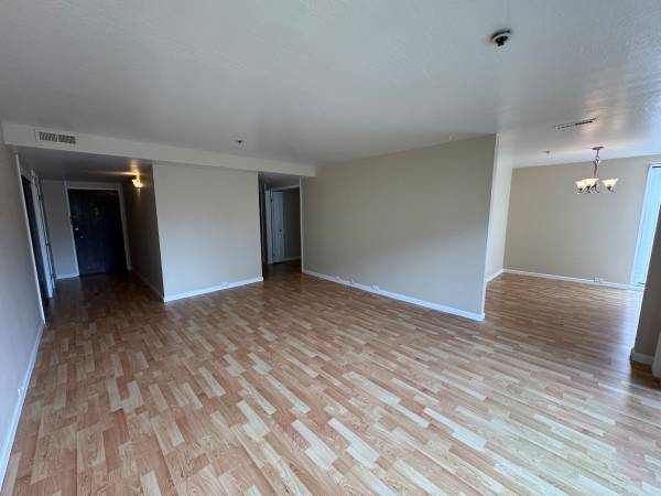 2BR/1BA Apartment · Oakland
