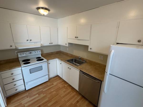 2BR/1BA Apartment · Oakland photo 3
