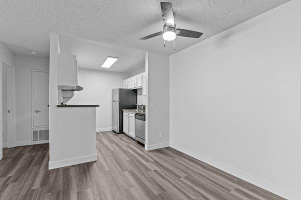 Apartments on Apple Creek Lane · Santa Rosa photo 2