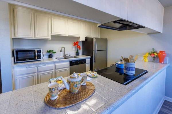 Apartments on Ashland Ave · San Leandro