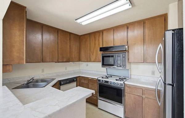 3BR/2BA Condo · San Francisco photo 3