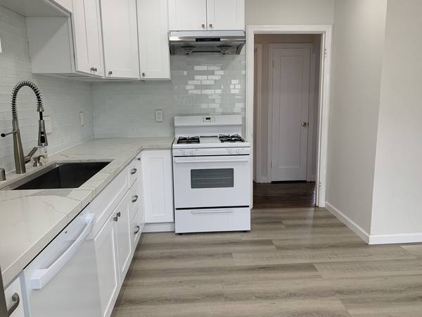 2BR/1BA Apartment · Oakland photo 5