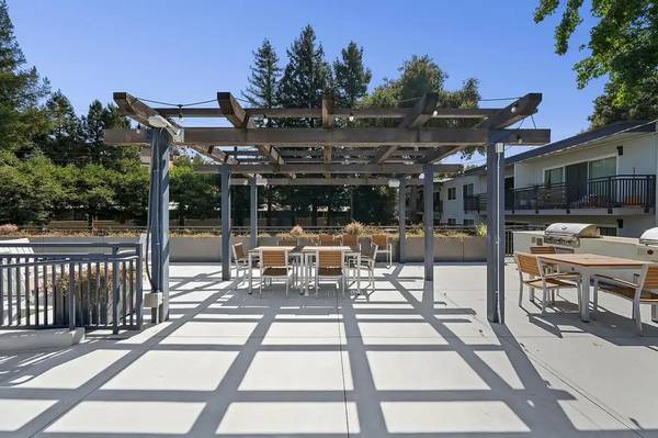 2BR/1BA Apartment · Walnut Creek photo 3