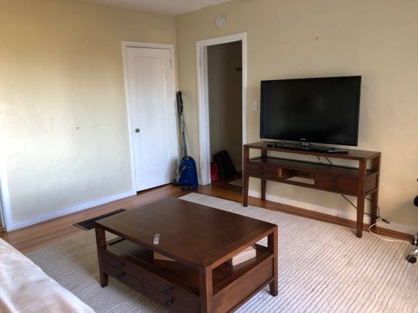 Cozy And Furnished-1 Bedroom, 1 Bath With Mountain Views