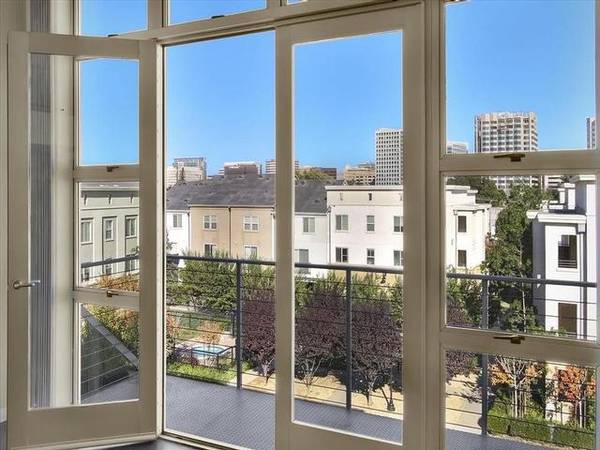 Apartments on W San Carlos St. · San Jose photo 3