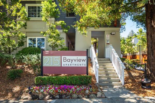 Apartments on Bayview Street · Kentfield photo 4