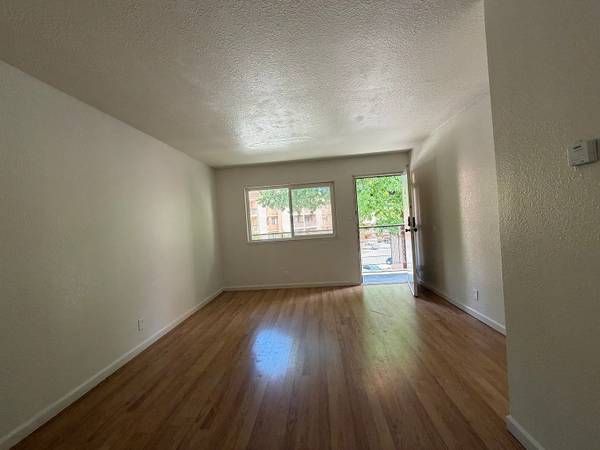 2BR/1BA Apartment on Haas · San Leandro photo 2