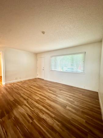 2BR/1BA Apartment on Sonoma Ave · Santa Rosa photo 3