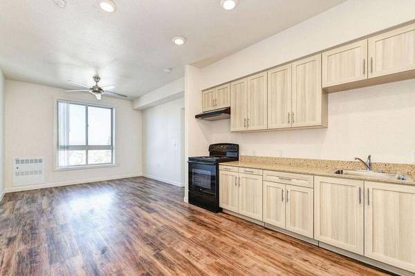 Apartments on 105th Avenue · Oakland photo 3