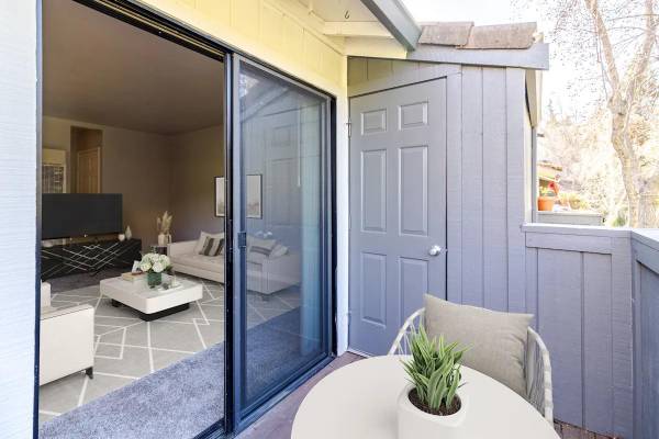2BR/1BA Apartment on Pine Street · Martinez photo 2