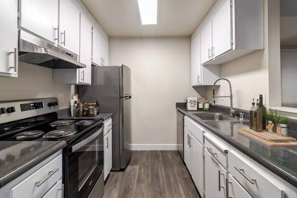 2BR/1BA Apartment on Pine Street · Martinez photo 5