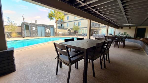 Apartments on Old County Road · Belmont photo 5