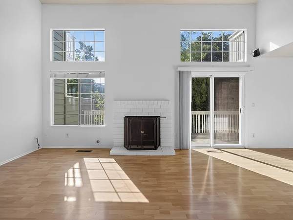 Spacious 3 Bedroom 2.5 Bath Two Story Home In Desirable Almaden Neighborhood photo 2