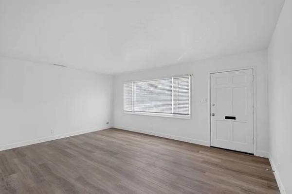 2BR/1BA Apartment · Petaluma photo 4