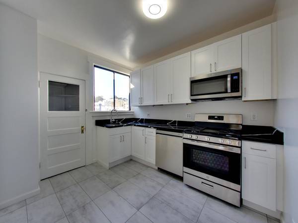 1890 Grove Street (1058r) photo 2