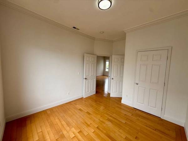 2068 McAllister St San Francisco, CA 94118 photo 4