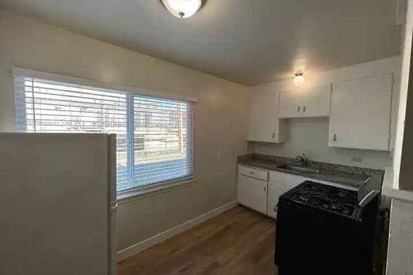 1BR/1BA Apartment on Park Dr Unit Unit · Mountain View photo 4