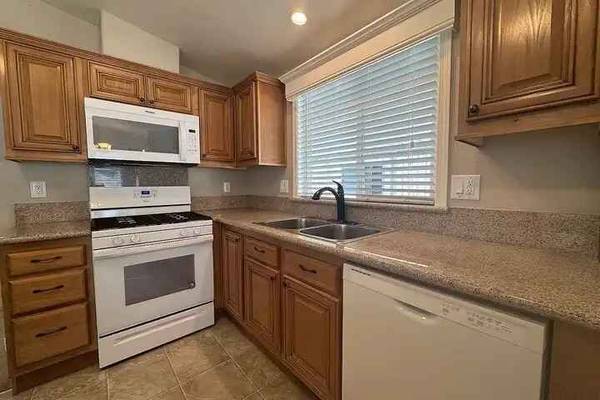 Apartments on E El Camino Real · Mountain View