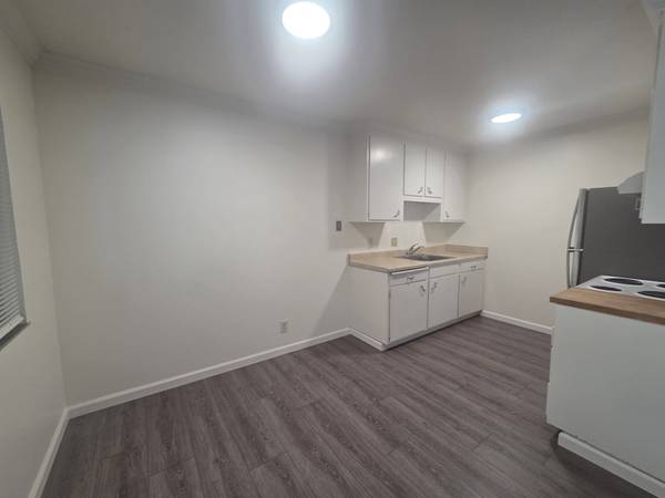 Lovely Pleasanton Townhouse photo 3