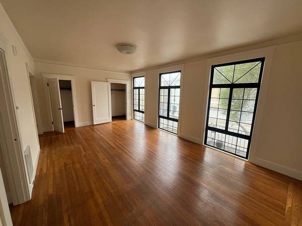 Houses on 68th Rd · Ridgewood photo 3