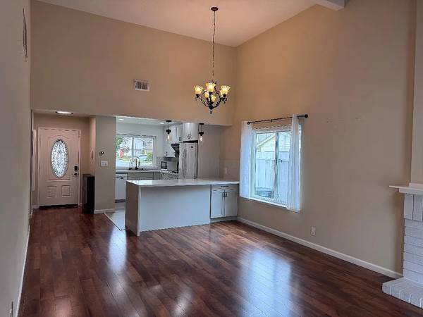 Houses on Carriage Circle Cmn · Fremont photo 2