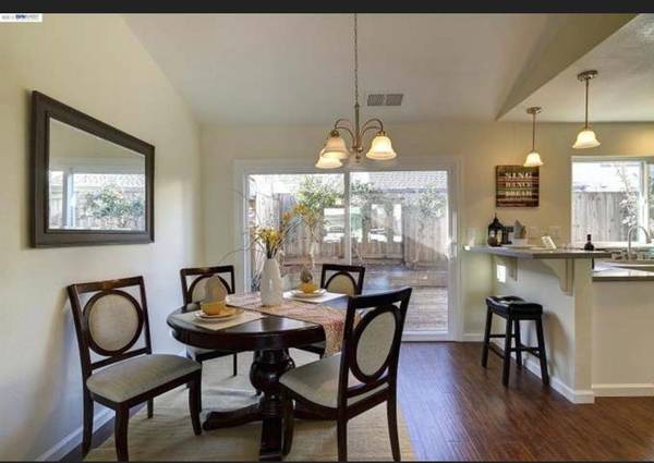 2BR/3BA Townhouse · Pleasanton photo 5