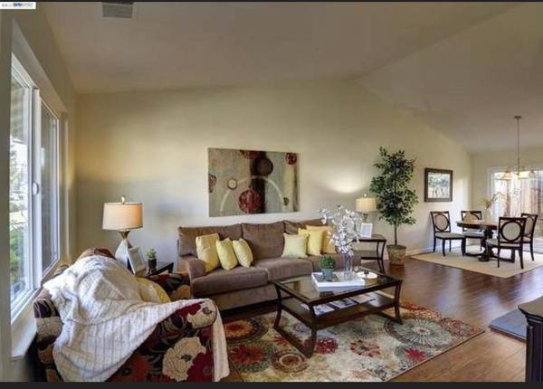 2BR/3BA Townhouse · Pleasanton photo 4