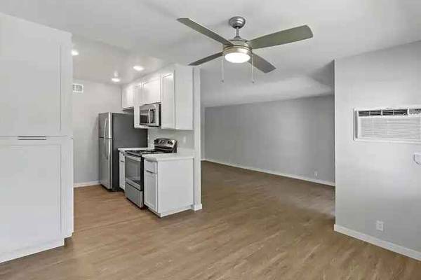 Apartments on California Street · Mountain View photo 2