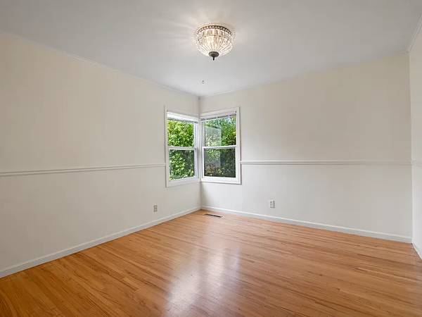 3BR/1BA Single Family House on Alameda De Las Pulgas · San Mateo photo 3