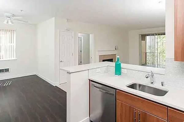 Apartments on W Julian Street · San Jose photo 5