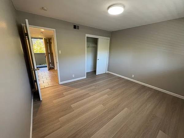 Apartments on Center Blvd · Fairfax photo 2