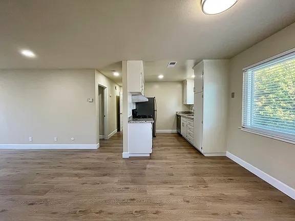 1BR/1BA Apartment on Elm St · San Carlos photo 2