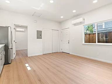 CHARMING 2 BEDROOM /1 BATHROOM HOME W/LOTS OF CHARACTER photo 5