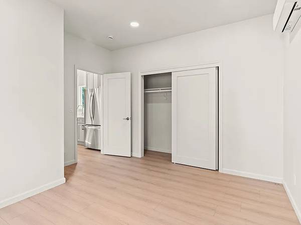 CHARMING 2 BEDROOM /1 BATHROOM HOME W/LOTS OF CHARACTER photo 4