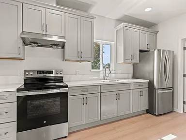 CHARMING 2 BEDROOM /1 BATHROOM HOME W/LOTS OF CHARACTER photo 2