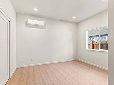 CHARMING 2 BEDROOM /1 BATHROOM HOME W/LOTS OF CHARACTER photo 3