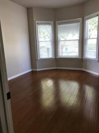 2BR/1BA Apartment · San Francisco photo 3