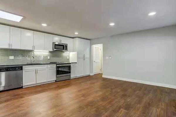 1BR/1BA Apartment · Mountain View photo 2