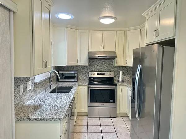 2BR/1BA Single Family House · Mountain View photo 5
