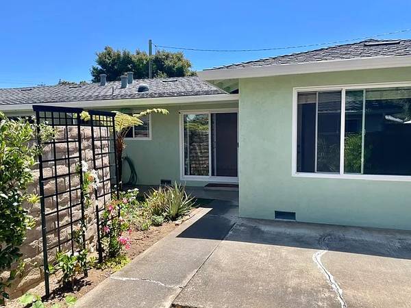 2BR/1BA Single Family House · Mountain View photo 3
