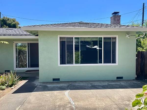 2BR/1BA Single Family House · Mountain View photo 2