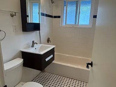 2BR/1BA Apartment on Lorton Ave · Burlingame photo 4