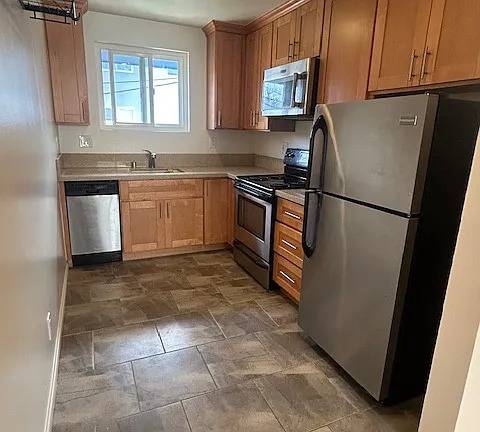 2BR/1BA Apartment on Lorton Ave · Burlingame photo 3